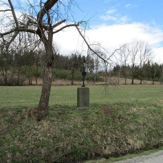 Kříž pod vrchem Chocholouš