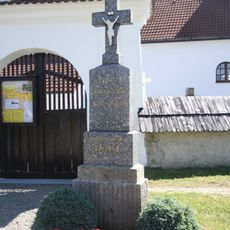 Kříž u kostela sv. Jiljí v Borech