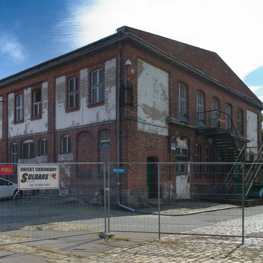 Chlewnia i hala sprzedaży świń, ob. budynek administracyjny