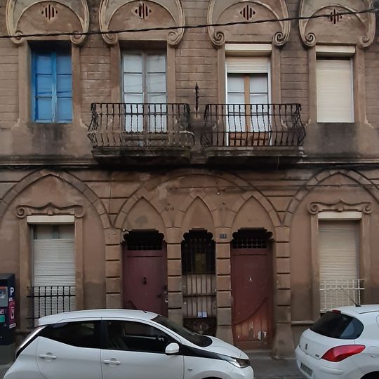 Dues cases aparellades Família Costa