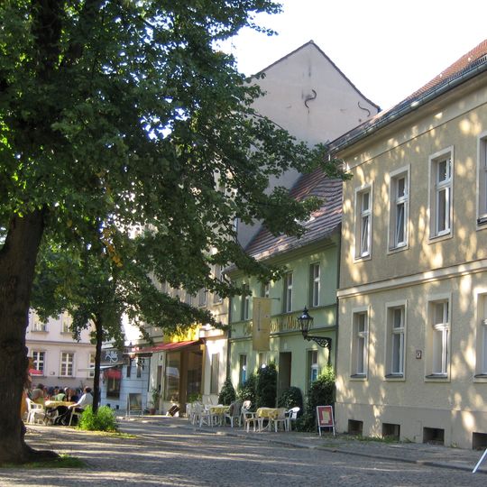Ensemble Reformationsplatz mit Gasleuchten Reformationsplatz 2, 5-9, 11-12, Kirchgasse 3