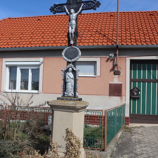 Kříž na křižovatce v Odunci