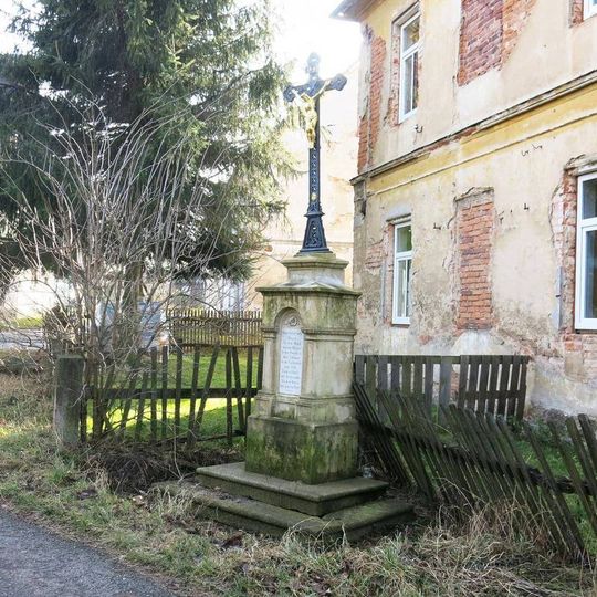 Kříž u domu Leopoldovská 6 ve Velkém Šenově