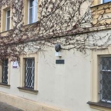 Pamětní deska Václava Rabase na domě Vysoká 232 v Rakovníku