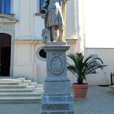 Socha sv. Floriána, podstavec s reliéfom