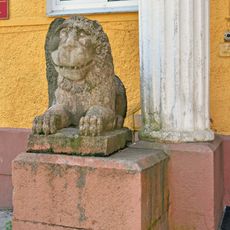 Гранитные скульптуры львов (две) (Красный Холм)