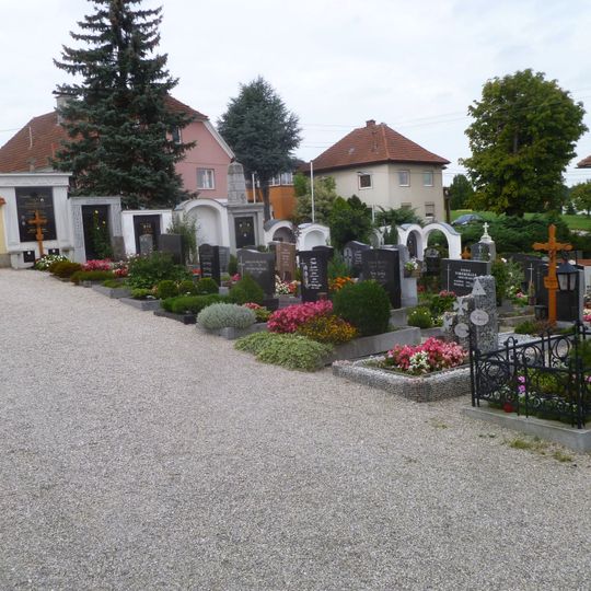 Friedhof mit Nischenarkaden