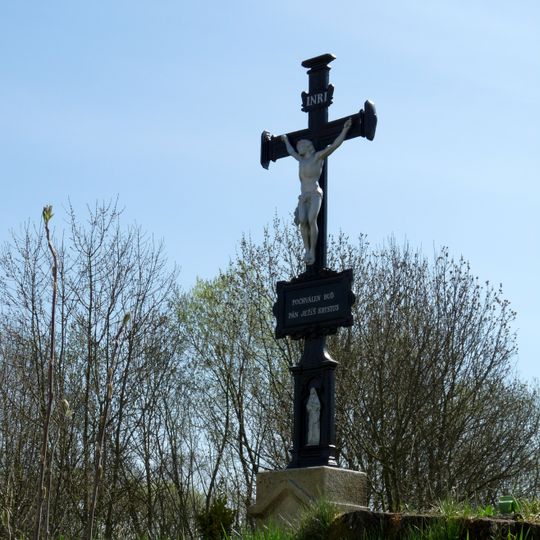 Kříž jižně od Útěchovic na svahu