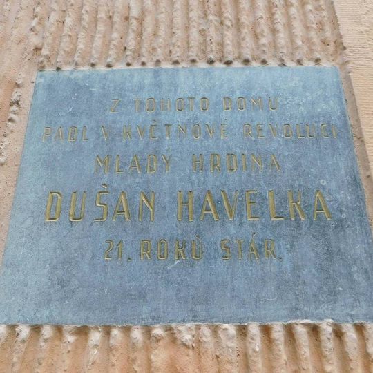 Pamětní deska Dušanu Havelkovi v Mánesově ulici v Praze