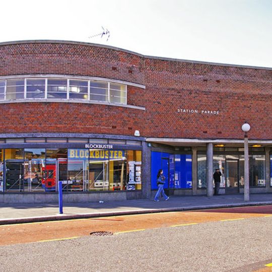 Numbers 1 To 8 Including Eight Lamp Posts To East And West