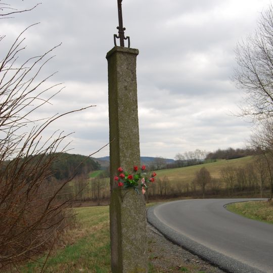 Kříž u cesty z Krásné Hory do Vletic