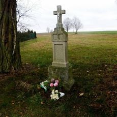 Kříž na jihovýchodním okraji Brzotic