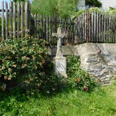 Kříž na návsi v Přímělkově