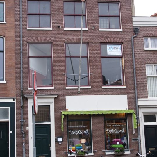 Pand met lijstgevel, houten omlijsting