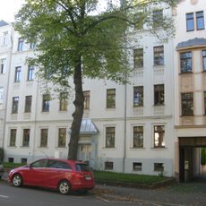 Mietshaus in geschlossener Bebauung mit Vorgarten Geibelstraße 16