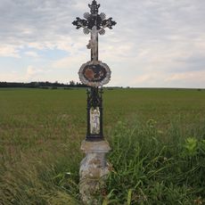 Kříž jižně od Komárovic