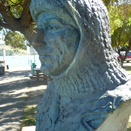 Statue of Frank Worsley