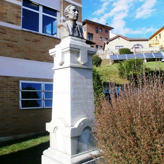 Bust of Padre Vinjoy
