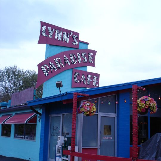 Lynn's Paradise Cafe