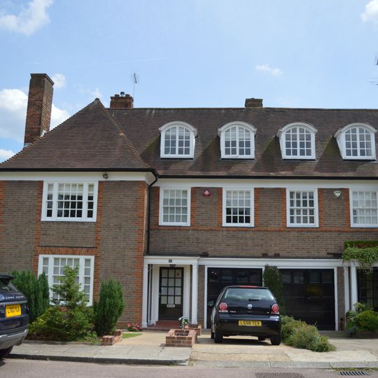 19 And 20, South Square Nw11