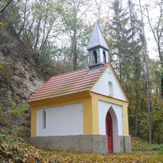 Kaple ve stráni nad severním okrajem Břežan nad Ohří
