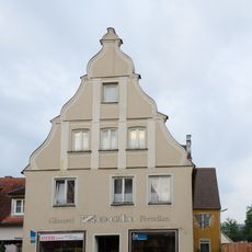 Wohn- und Geschäftshaus