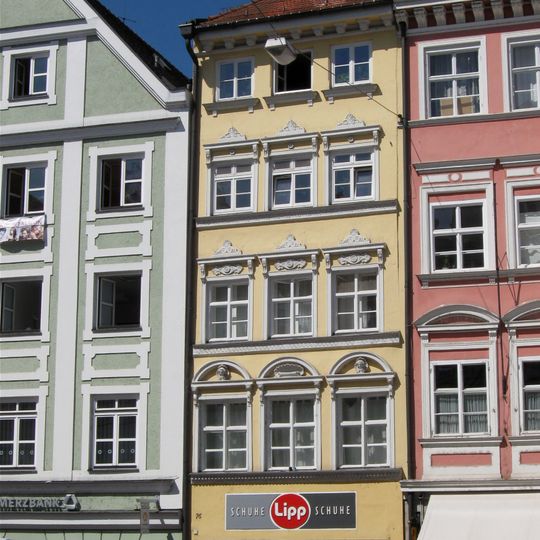 Wohn- und Geschäftshaus