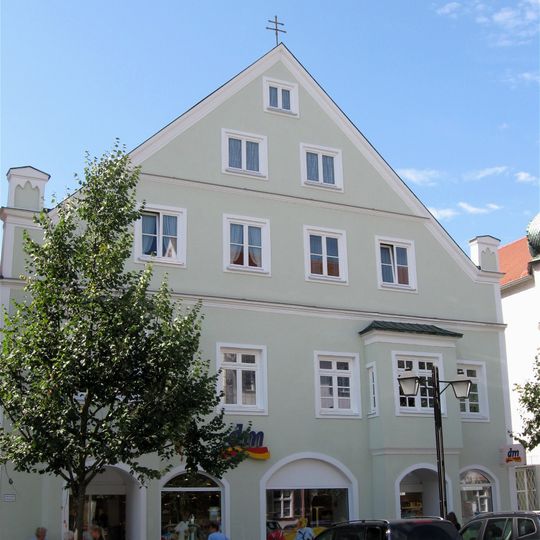 Wohn- und Geschäftshaus