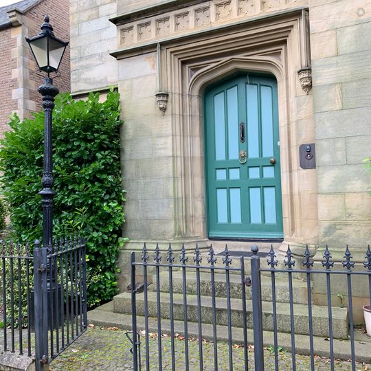 Akhurst School And Gas Lamp At Door