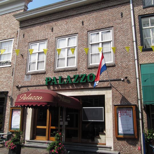 Maasstraat 12, Grave