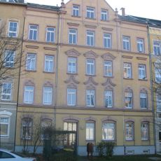 Mietshaus in geschlossener Bebauung mit Vorgarten Heinrich-Schütz-Straße 108