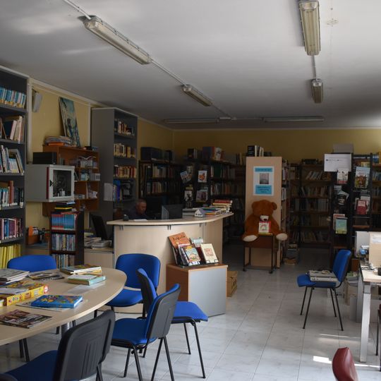 Biblioteca Municipal de Castro de Rei - Poeta Crecente Vega