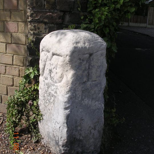 Milestone, London Road jct with Milestone Road, by Sutherland House Hotel