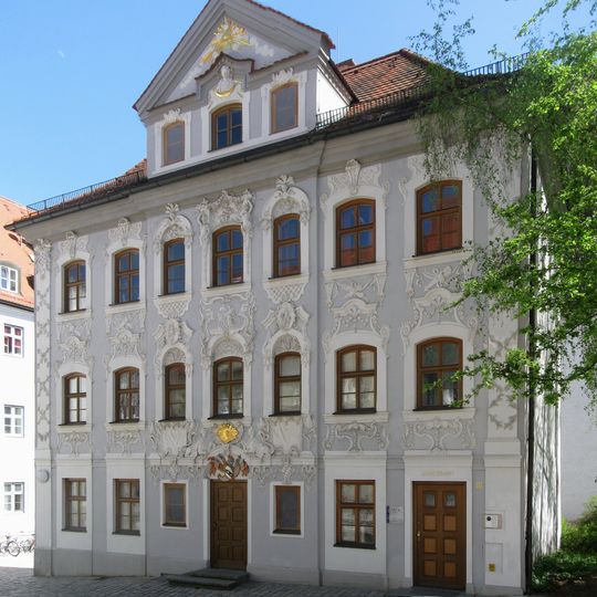 Ehemaliges Wohnhaus des Hofmaurermeisters Lorenz Hirschstötter, sogenanntes Ziererhaus, jetzt Standesamt