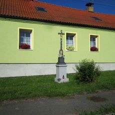 Kříž ve Strašicích u silnice