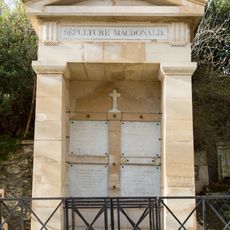Grave of Macdonald