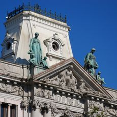 A Majestade ladeada de Hermes e Deméter e o Trabalho e a Proteção