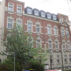 Mietshaus in geschlossener Bebauung konzipiert, mit Vorgarten Nürnberger Straße 6