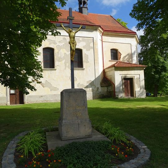 Kříž ve Zvíkovci u kostela