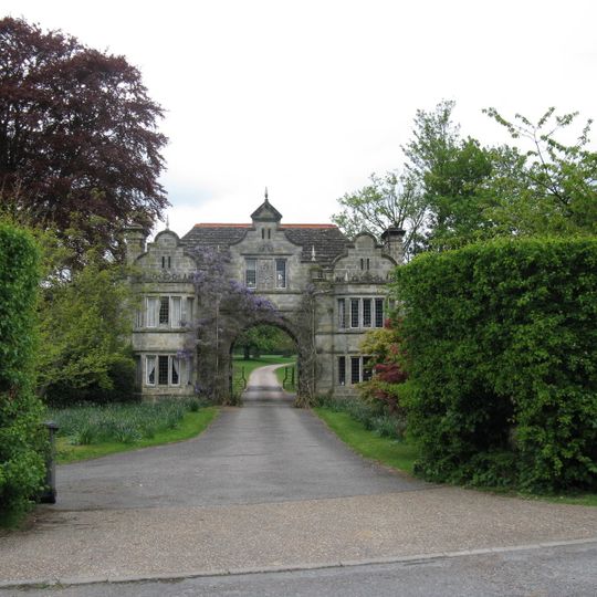 South East Lodges Of Warnham Court School