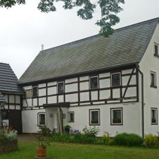 Wohnhaus eines Dreiseithofes An der Friedenslinde 1