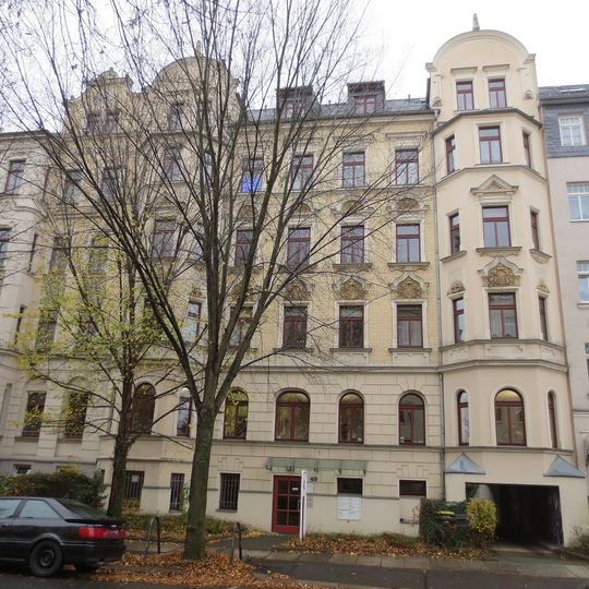 Mietshaus in geschlossener Bebauung Ulmenstraße 43