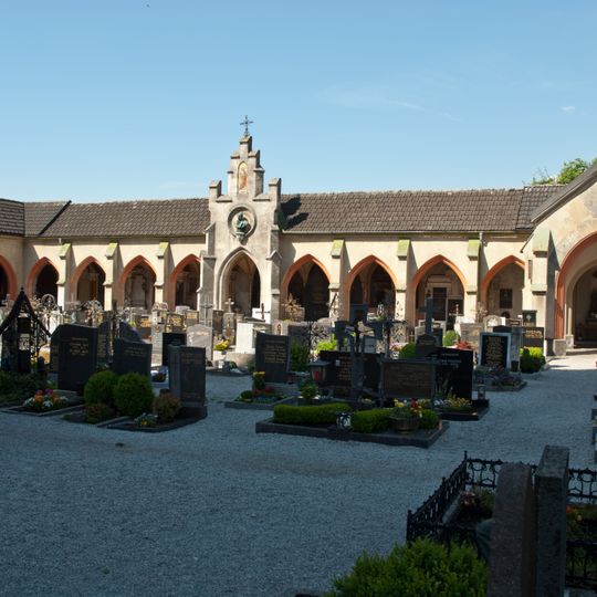 Alter Friedhofsbereich, Arkadenfriedhof und Erste Erweiterung