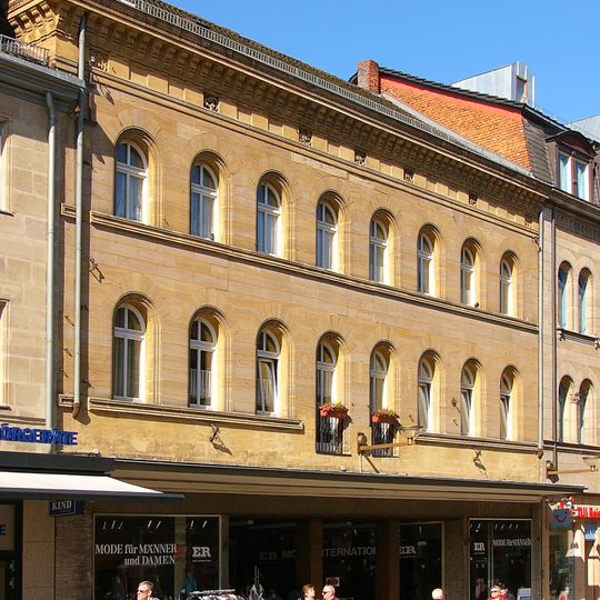 Wohn- und Geschäftshaus