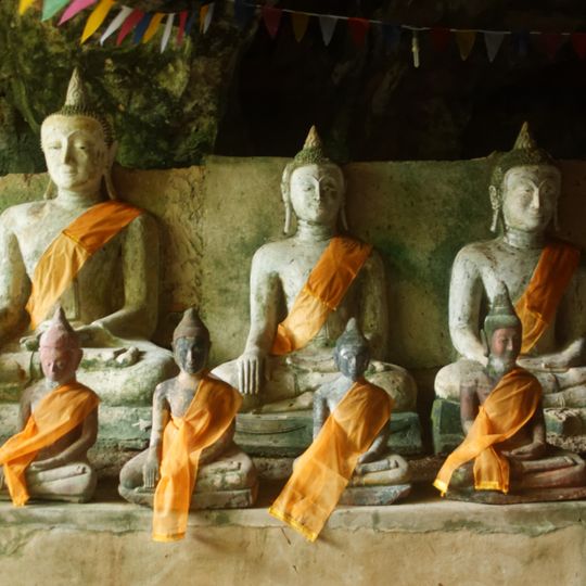 Wat Tham Khao Khu Ha