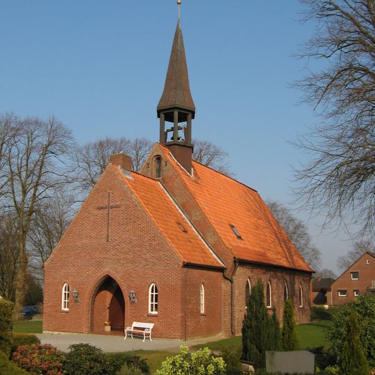 Kirche Zum heiligen Kreuz mit Ausstattung