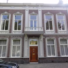 Sint Walburg 7, Tiel