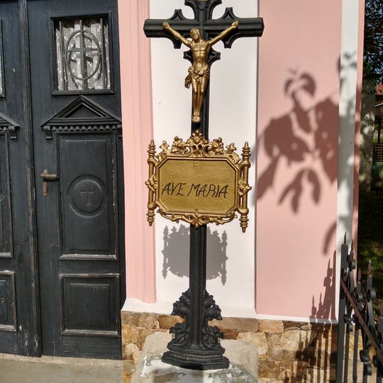 Kříž u kaple