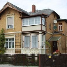 Ernst-Thälmann-Straße 8