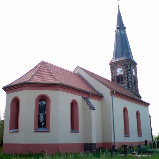 Kirche , Kirchhof mit Einfriedung und Kriegerdenkmal für die Gefallenen des 1. Weltkrieges Dorfstraße -